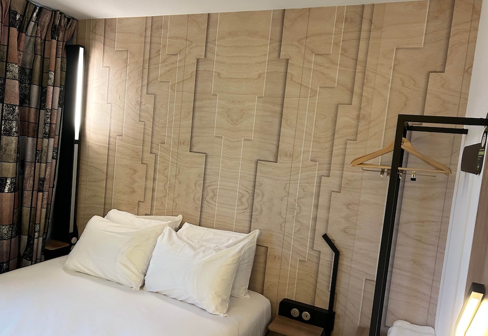 Double Room, Non Smoking - Photo 4