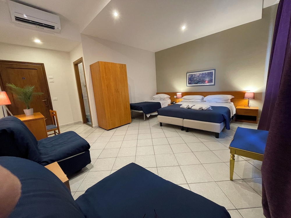 Classic Triple Room photo 3