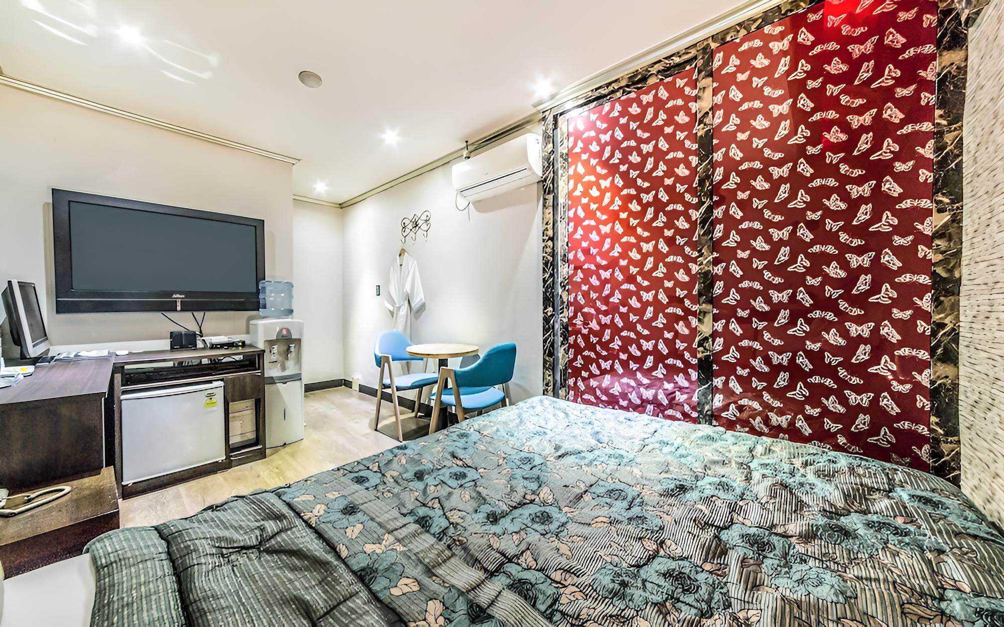 Room (Standard Room) - Photo 8