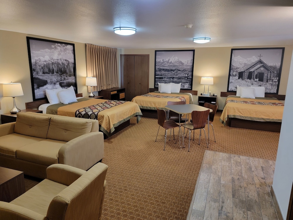 Suite, Multiple Beds, Non Smoking, Microwave - Photo 2