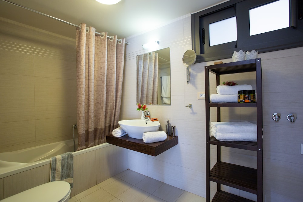 Apartment, Shared Pool  (Spermo) photo 2