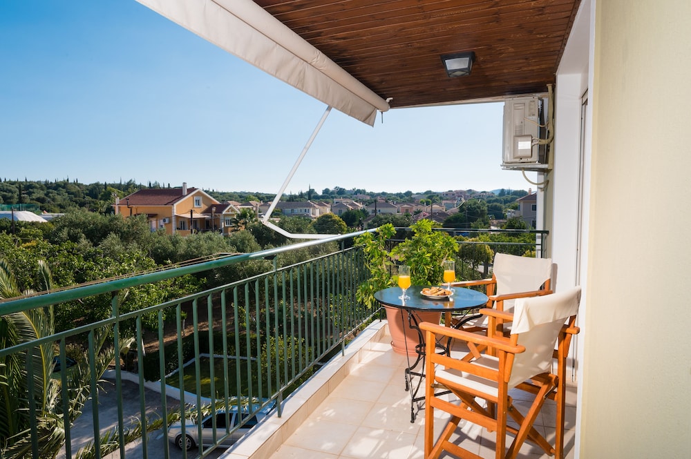 Standard Triple Room, 1 Bedroom, Garden View photo 3