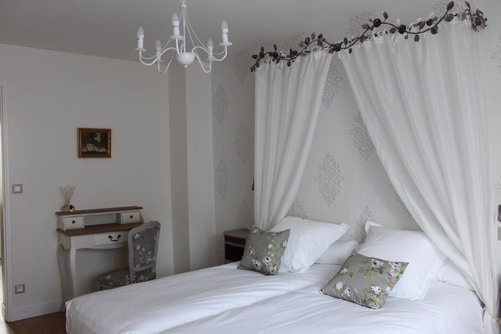 Romantic Double Room (Louise) photo 1