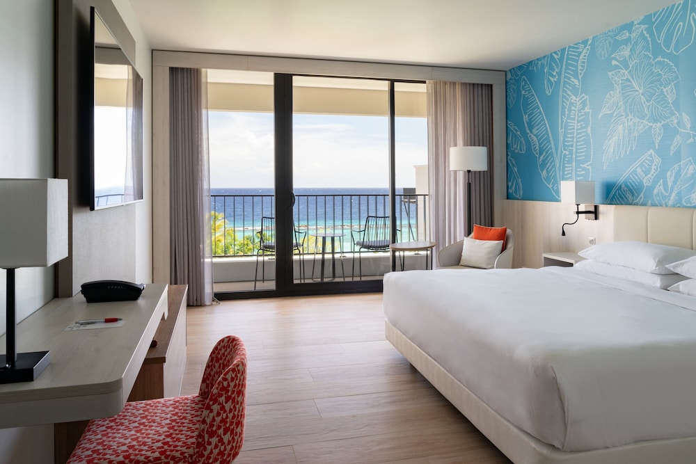 King Room With One King Bed And Balcony (non Smoking)
