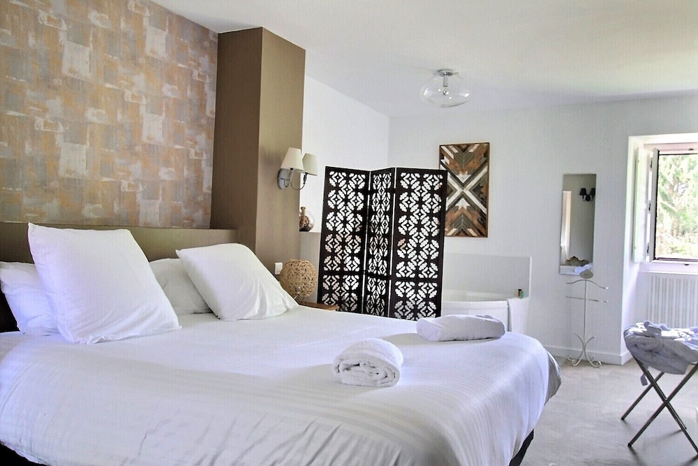 Deluxe Room, 1 King Bed, Park View photo 1