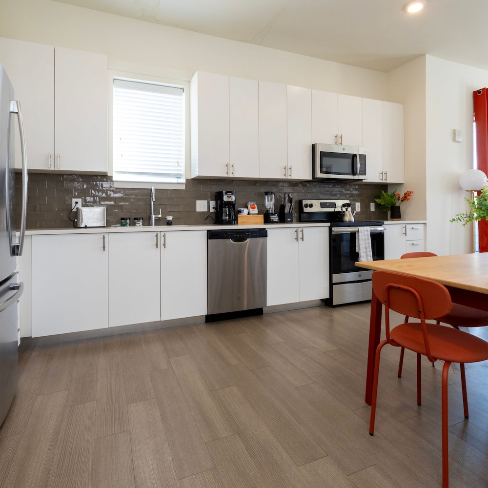 Modern Nulu 2BR Cozysuites 04, Billede 3