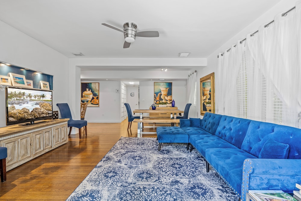 Family Room - Photo 17