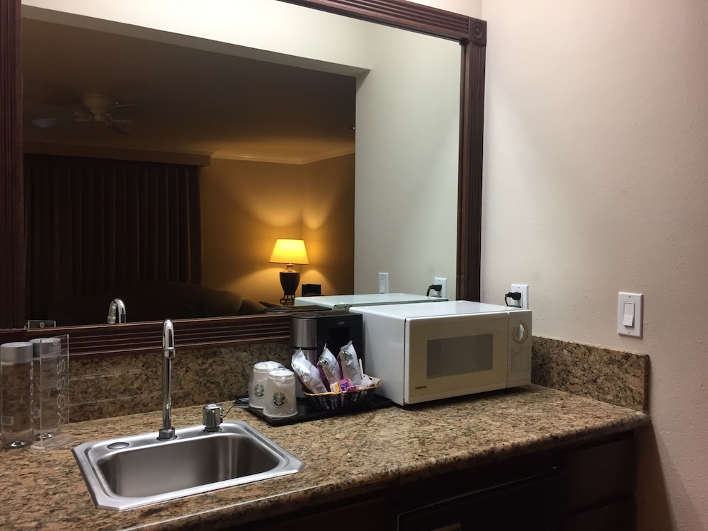 Premium Suite, 1 King Bed (Coast Premium King Junior Suite) - Photo 5