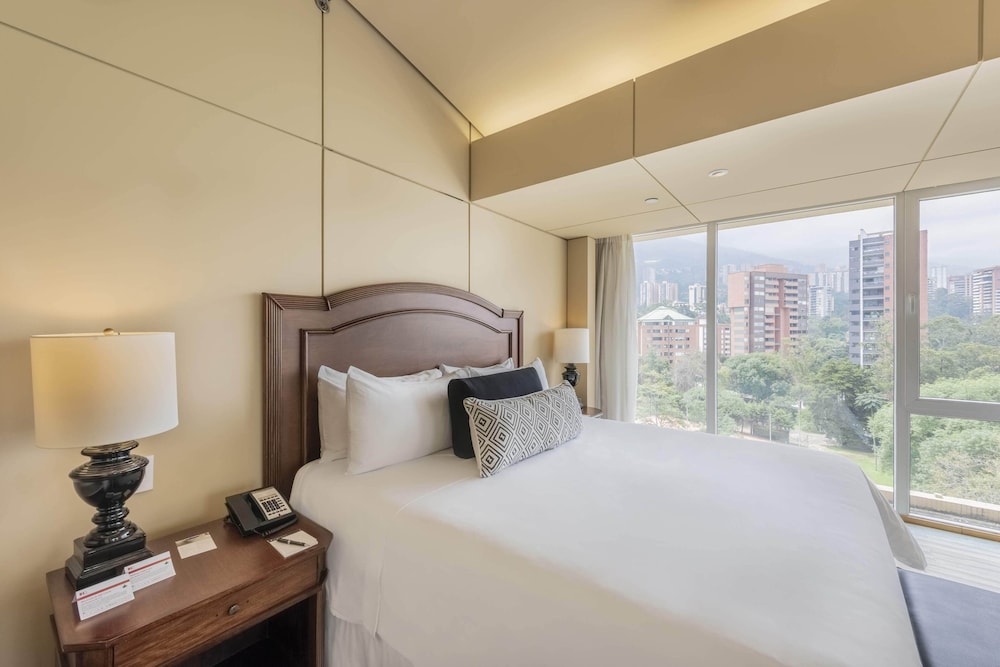 Classic Room, 1 King Bed photo 2