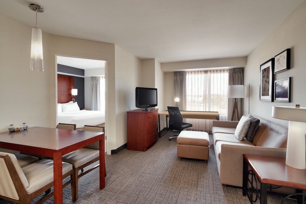 Suite, 2 Bedrooms (Mobility Accessible, Roll-In Shower) photo 1