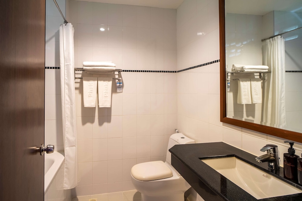 Deluxe Room, 1 King Bed, Non Smoking, Sea View - Photo 6