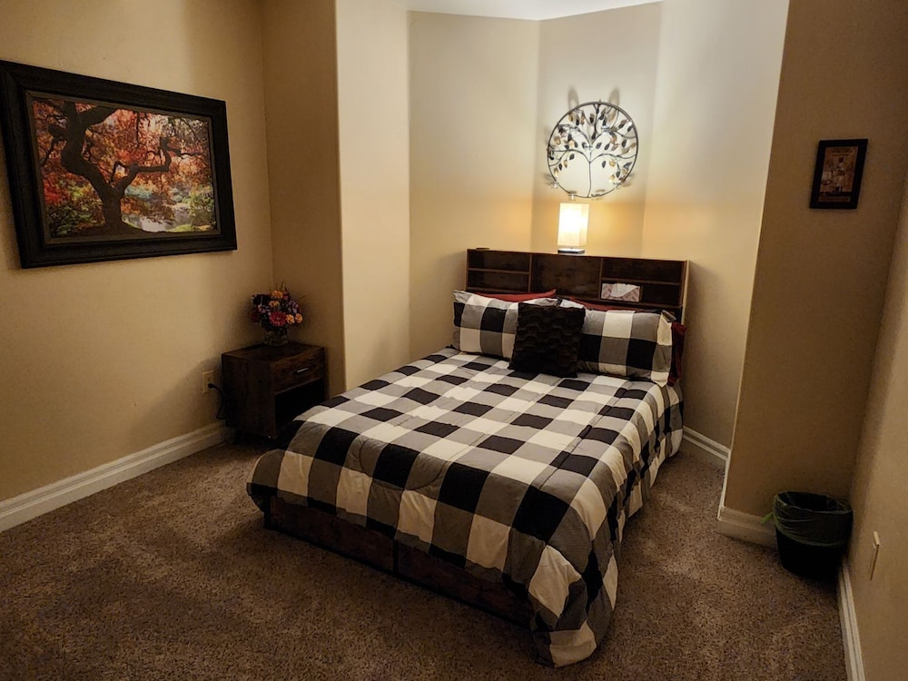 Deluxe Quadruple Room, Multiple Beds, No Windows, Ground Floor photo 2
