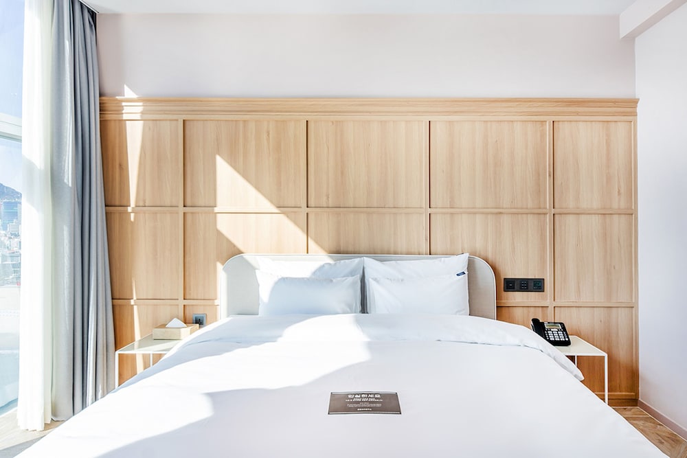Golden Suite Room --Breakfast Included,Unlimted Starbucks Coffee Bean,OTT Available,15PM CI/13PM CO - Photo 16