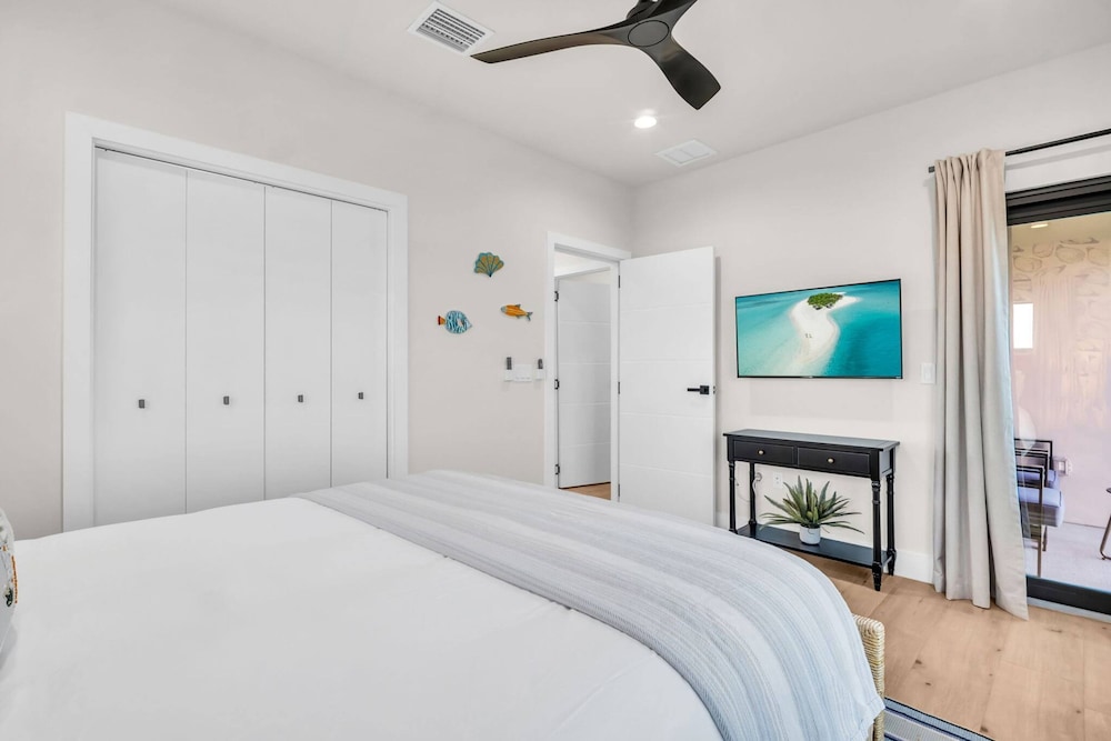 NEW 4 Bed 3 Bath Heated Salt Pool Walk2beach, Foto 19