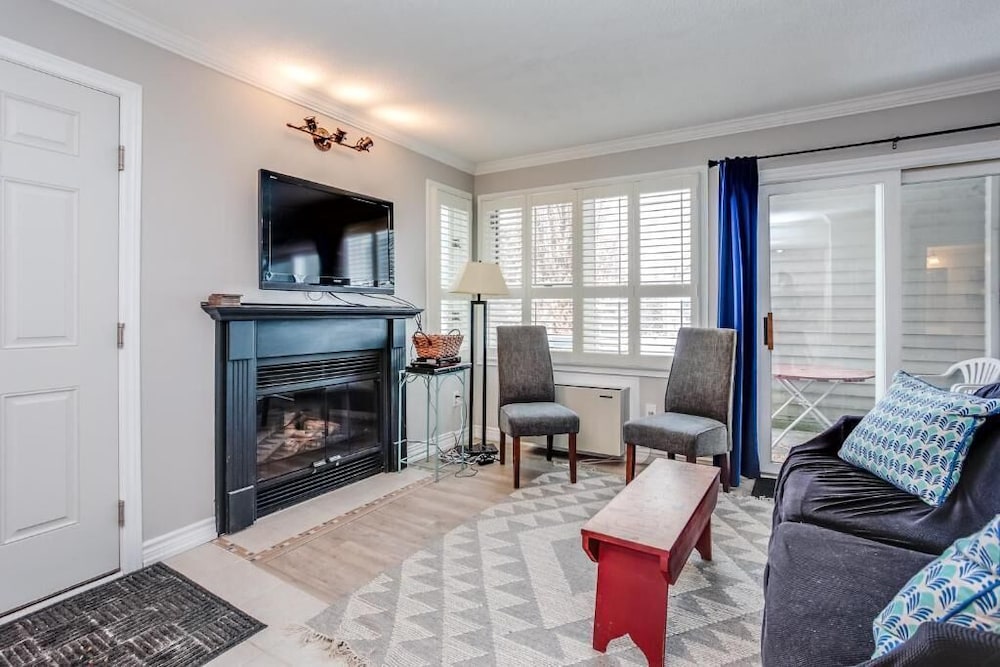 Standard Studio, 1 Queen Bed with Sofa bed, Non Smoking, Balcony