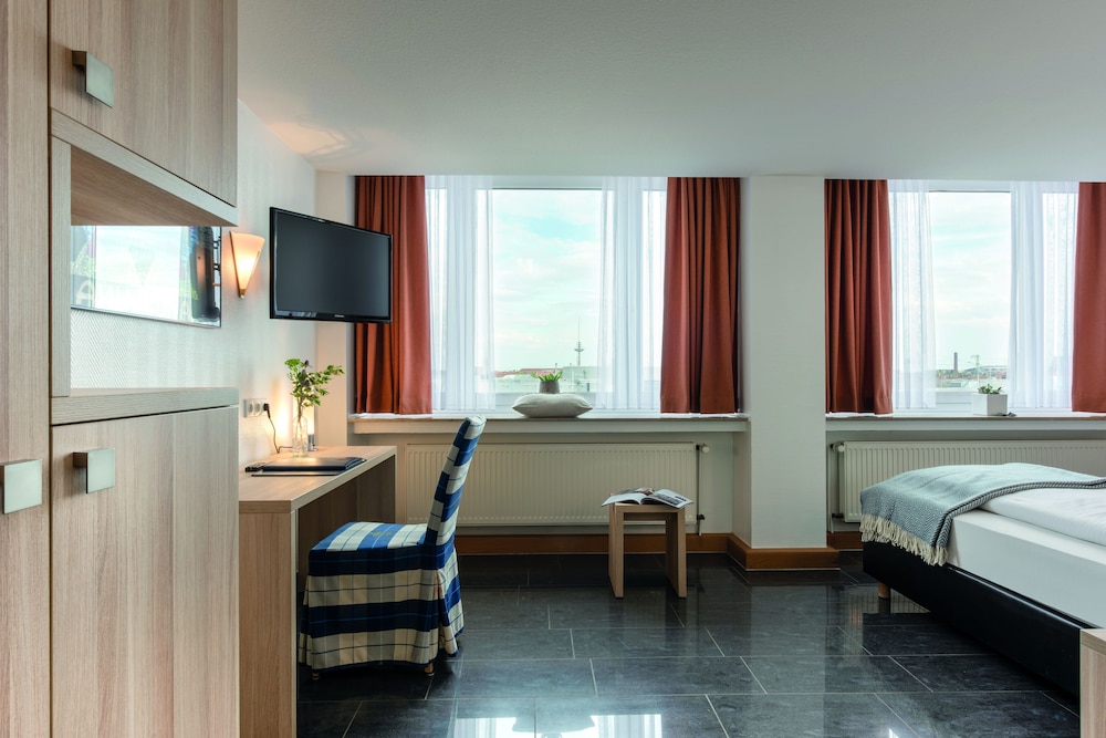Standard Twin Room, City View photo 3