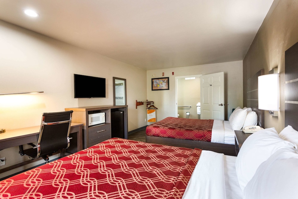 Room, 2 Queen Beds, Non Smoking (Handicap) photo 1