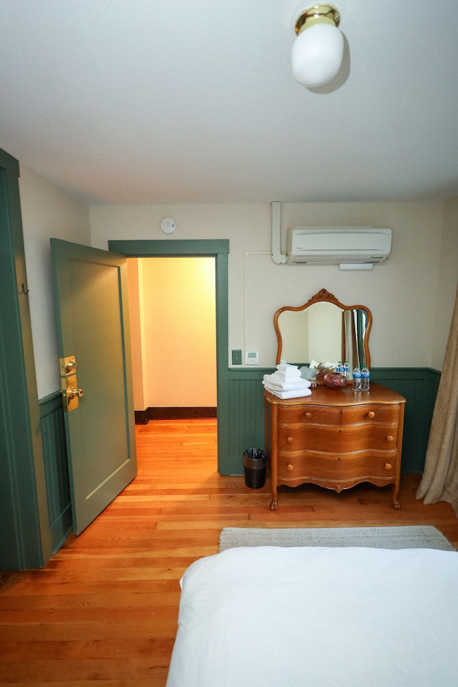 Suite, Shared Bathroom (Double Bed) photo 2