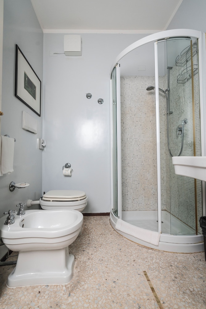 Standard Double or Twin Room photo 3