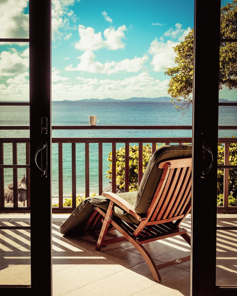Suite, 2 Twin Beds, Beach View, Beachfront photo 3