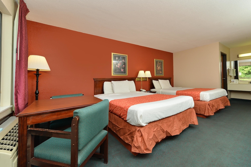 Room, 2 Queen Beds, Smoking photo 3