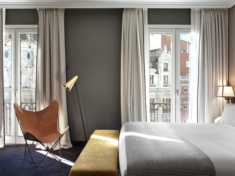Deluxe Room, City View