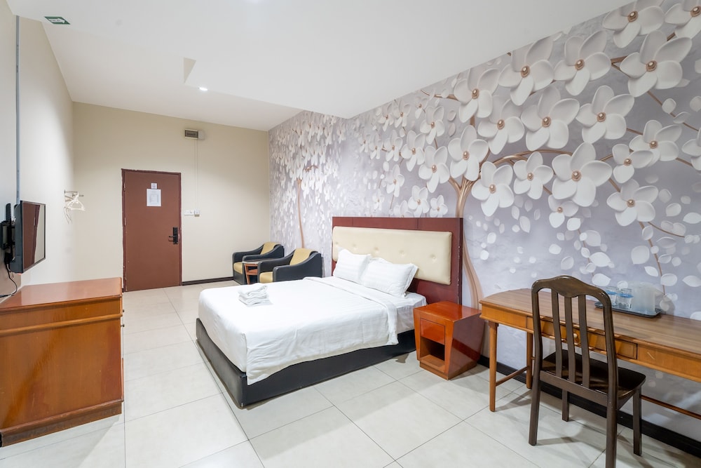 Deluxe Room, 1 Queen Bed - Photo 6