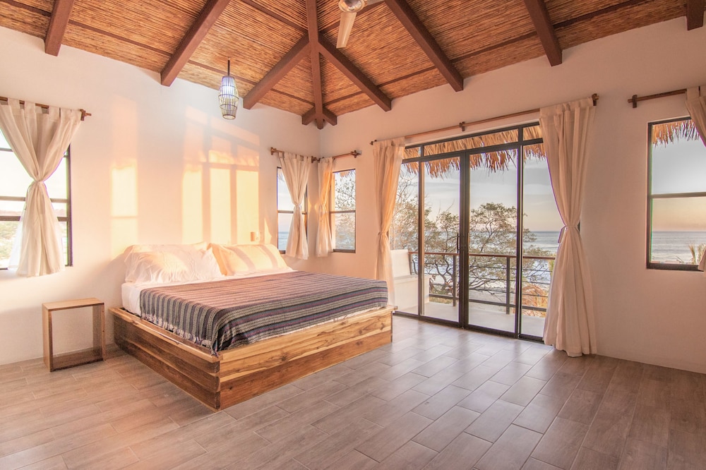 Deluxe Double Room, 1 King Bed, Sea View (Room 1) photo 1