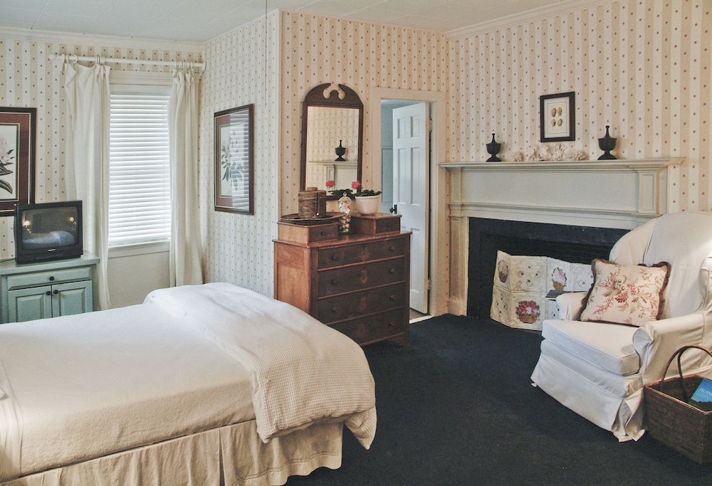 Single Room, Shared Bathroom photo 2