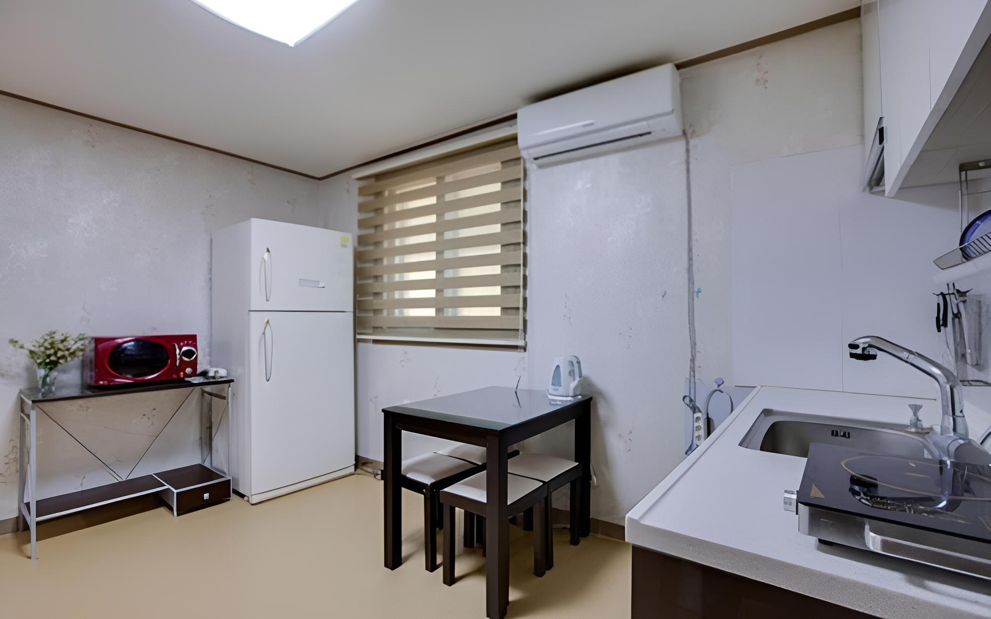 Room (Room 101 (Duplex)) - Photo 5