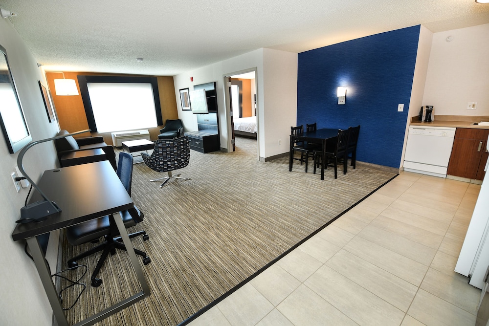 Suite, 2 Queen Beds - Photo 8