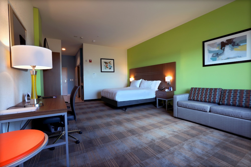 Room, 1 King Bed with Sofa bed, Accessible, Non Smoking (Hearing, Mobility) photo 2
