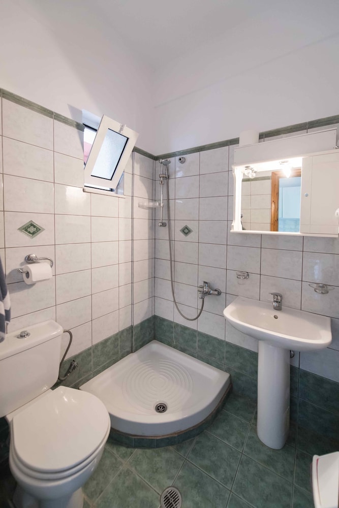 Superior Studio, 1 Queen Bed, Non Smoking, Ocean View photo 3