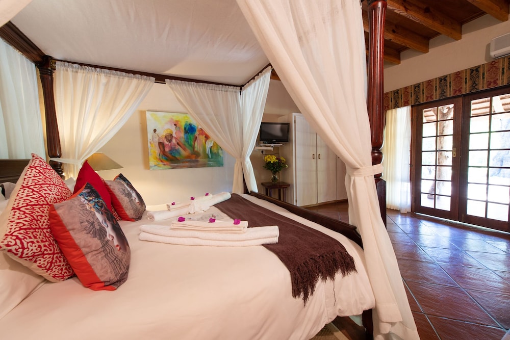 Honeymoon Suite - Photo 3