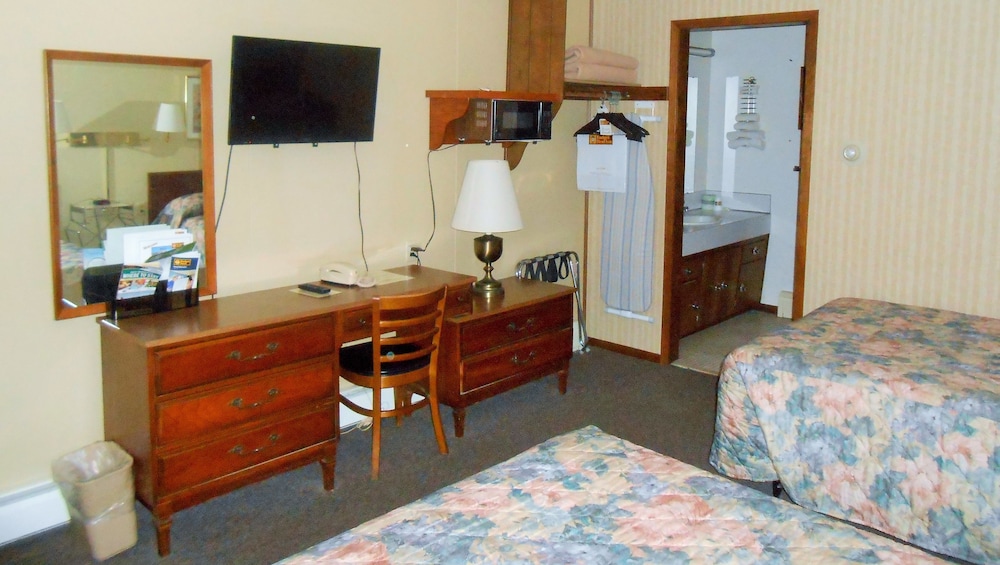 Standard Room, 2 Queen Beds, Smoking photo 1
