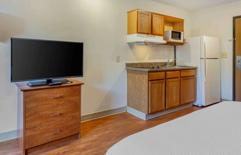 Standard Studio, 1 Double Bed, Non Smoking, Refrigerator & Microwave photo 3