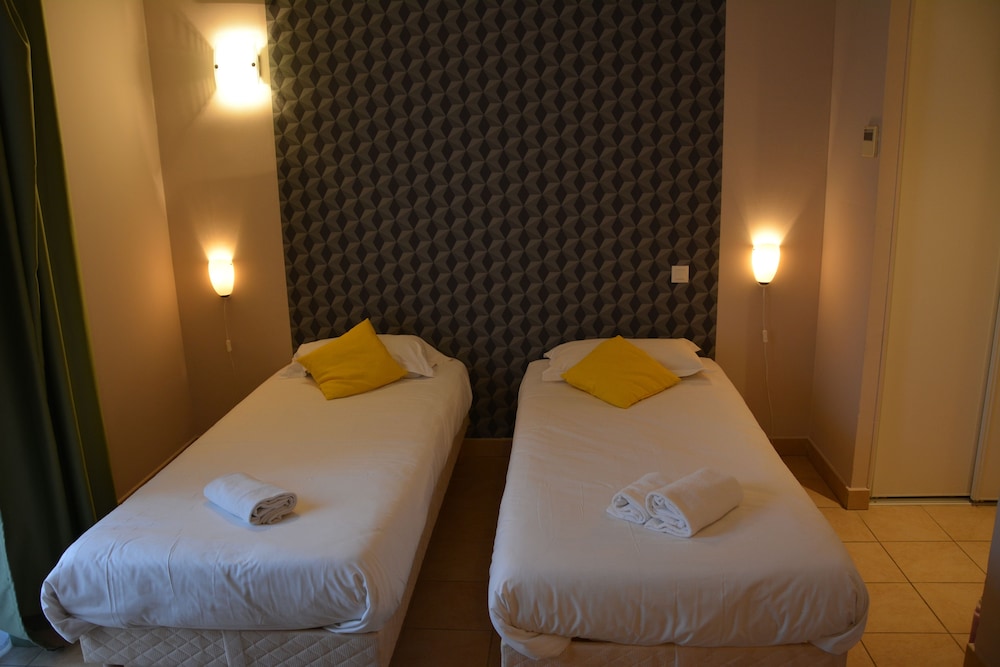 Standard Twin Room photo 3