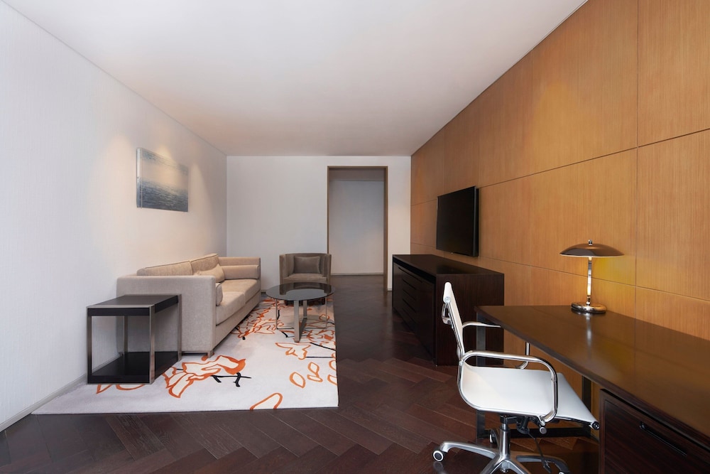 Executive Suite, 1 King Bed - Photo 1