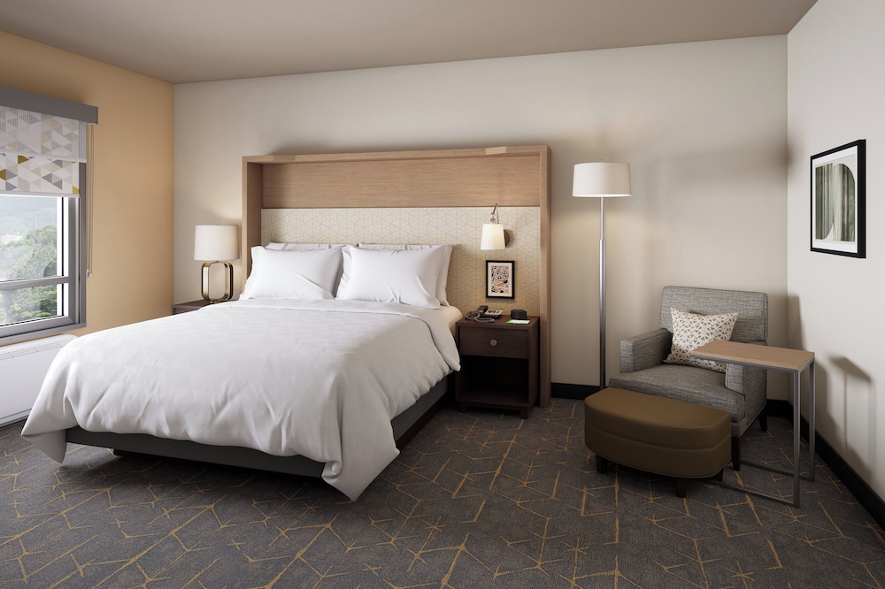 Standard Room, 1 King Bed, Accessible (Communications, Dining Area) photo 2