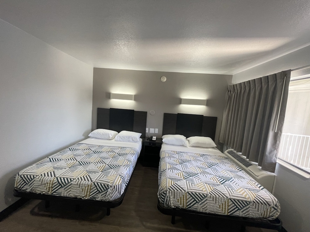 Deluxe Room, 2 Double Beds, Non Smoking, Refrigerator & Microwave photo 2
