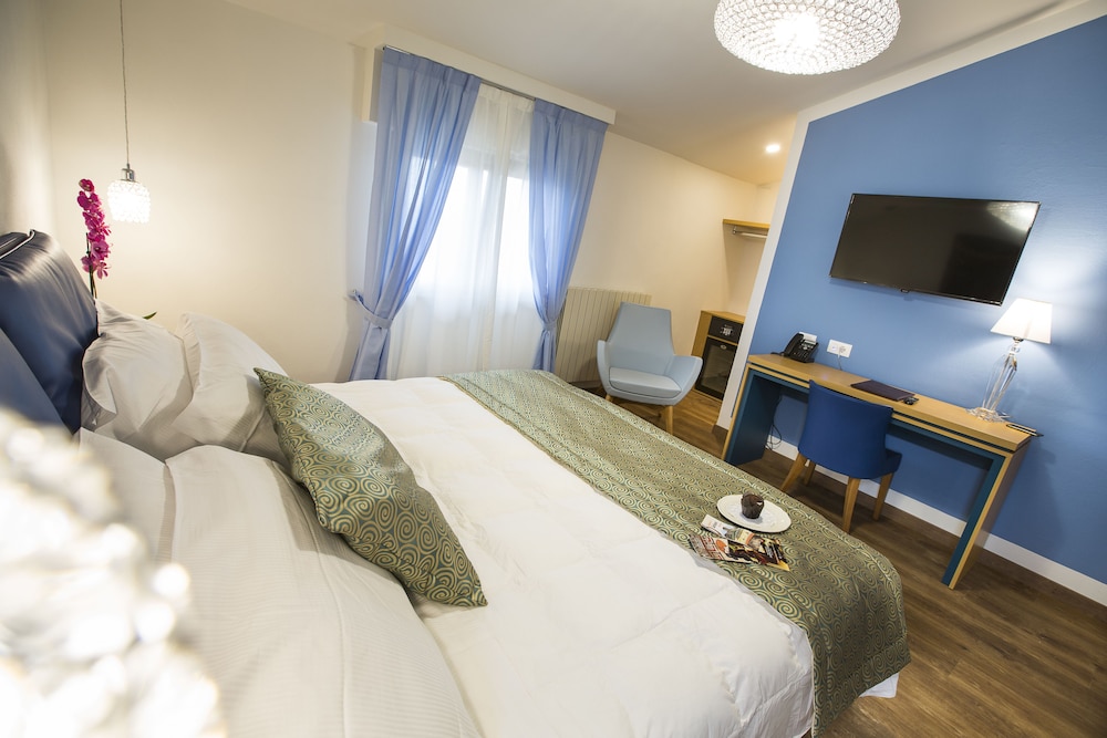 Superior Double or Twin Room - Photo 10
