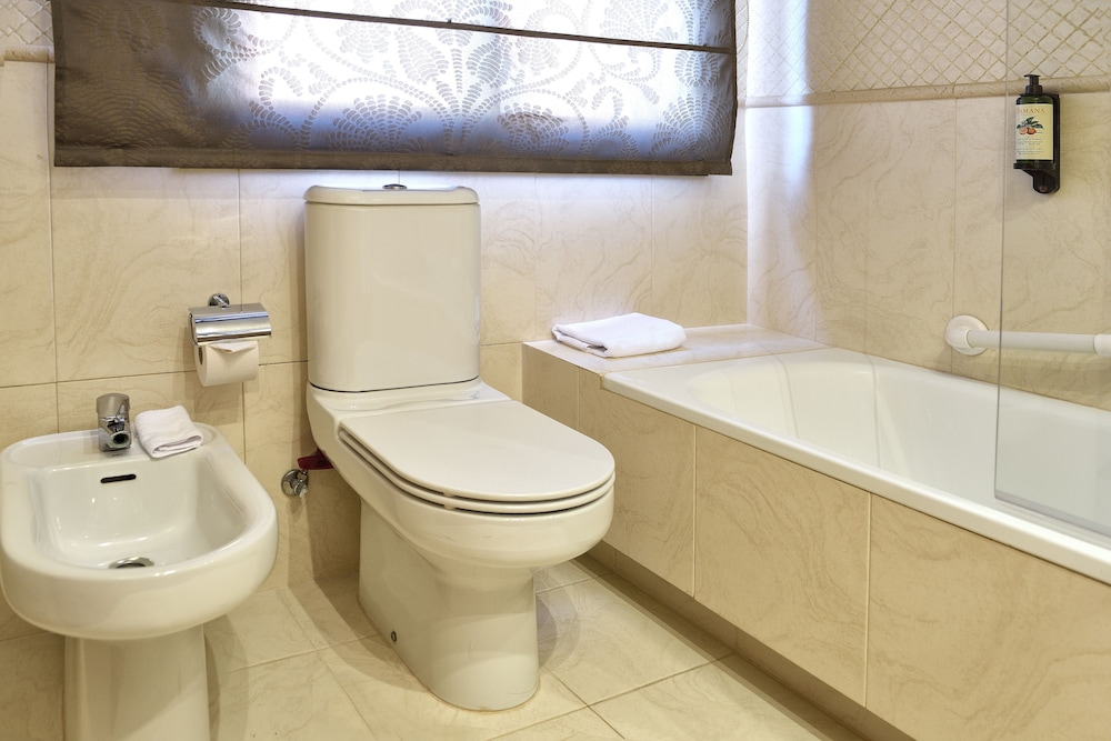 Double Room, City View thumbnail 5