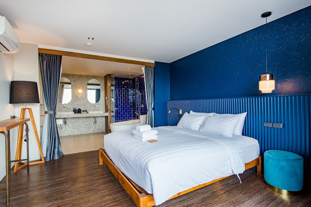 One-Bedroom Suite - Photo 15