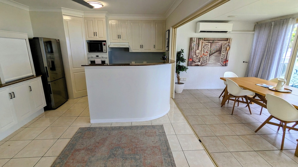 Sails 15 Beachfront photo 3