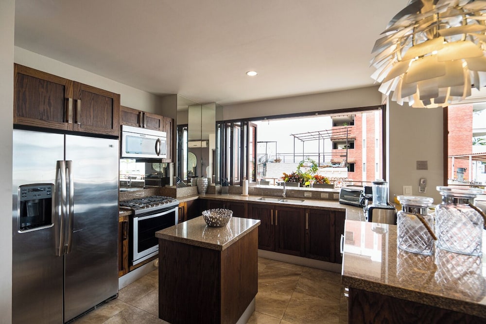 Luxury Suite, 2 Bedrooms, Partial Ocean View photo 3