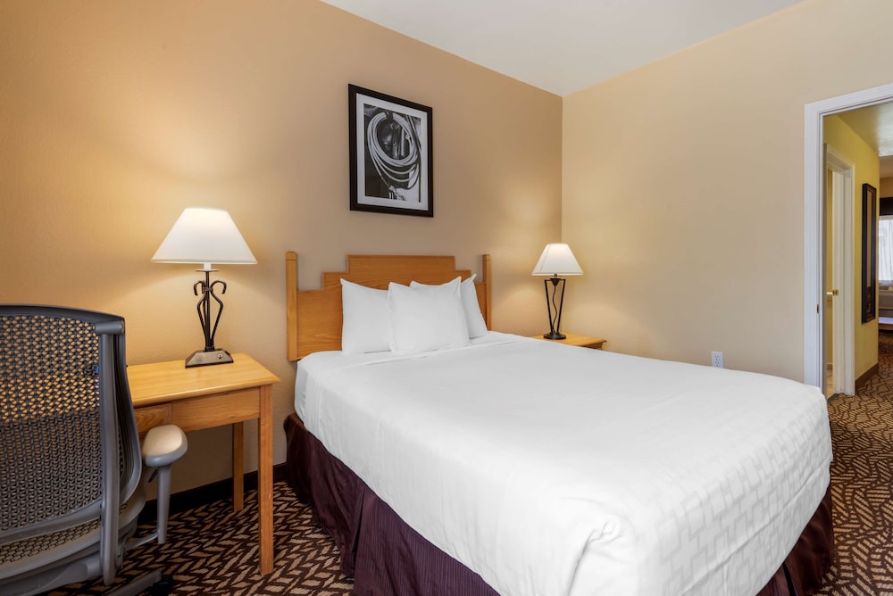 Suite, 1 Queen Bed, Accessible, Non Smoking (With Sofabed)