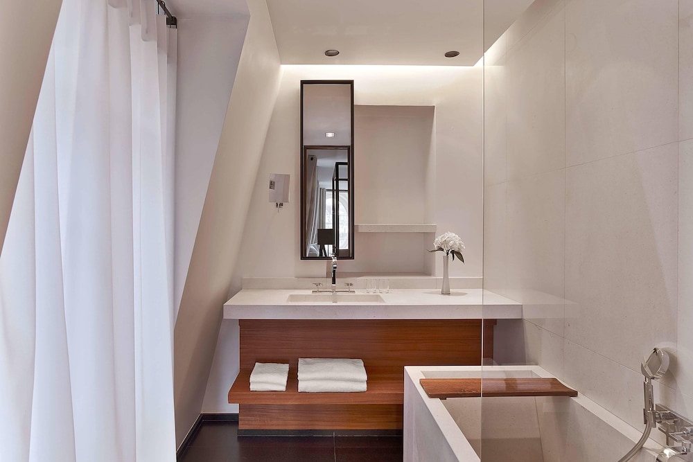 Suite, 1 King Bed, Tower