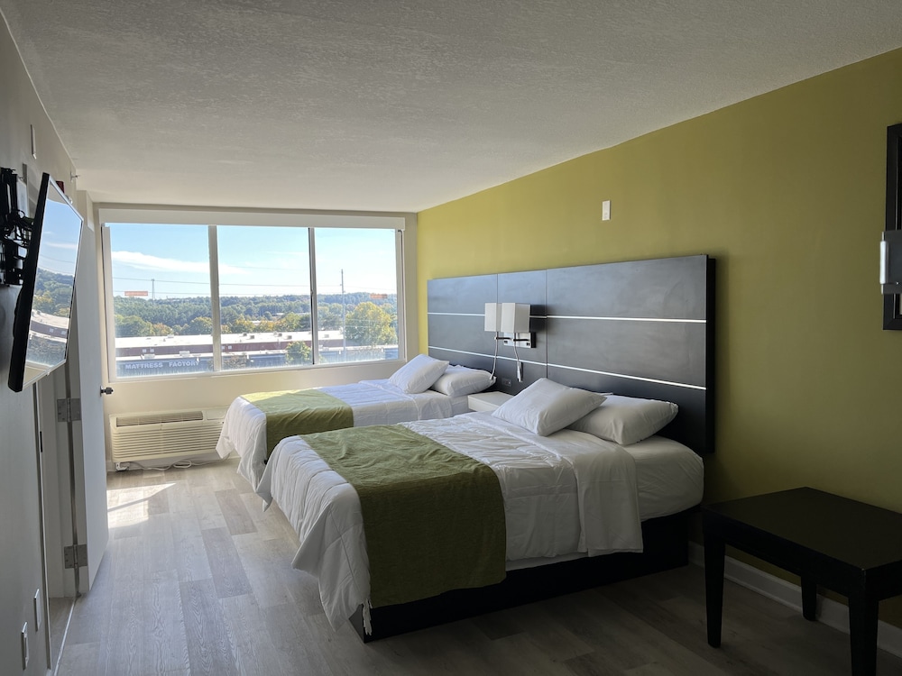 Room, 2 Queen Beds photo 1