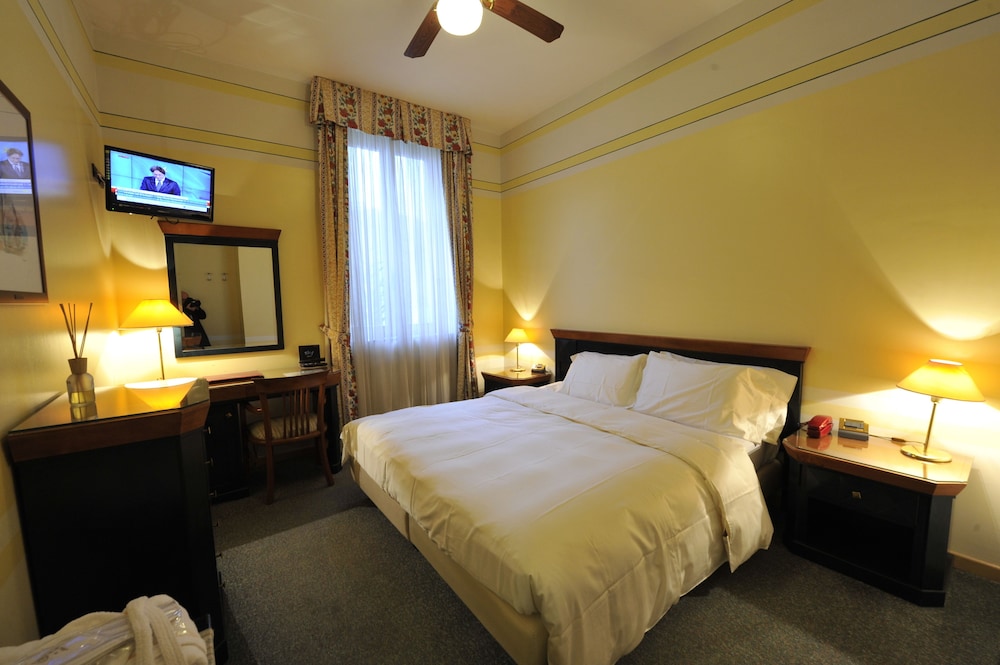 Classic Double Room Single Use, 1 Bedroom, Mountain View photo 2