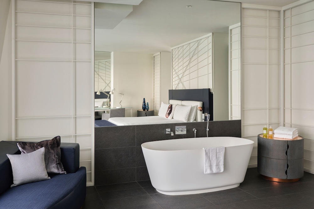 Cool Corner Suite, Suite, 1 Bedroom, Corner thumbnail 5